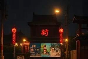 动画灰阶少年横版画面，黑白城市中唯一的彩色少年