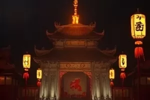 沉默的胶片横版剧照，剪辑台与胶片卷特写