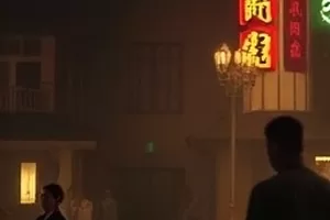 雨夜追光者横版剧照，雨中奔跑的摄影记者